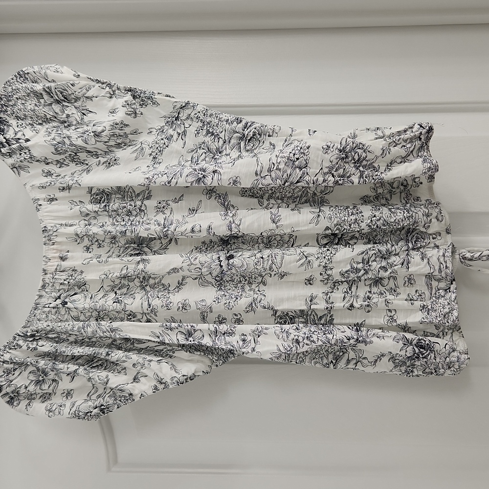 Floral Top - Picture 4 of 4